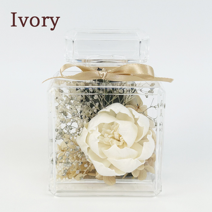 喜寿祝い メッセージラベル付き香水瓶にアレンジしたソラフラワー